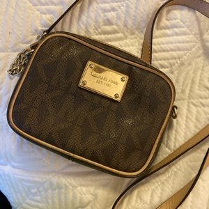 MICHAEL KORS - Small cross body logo brown